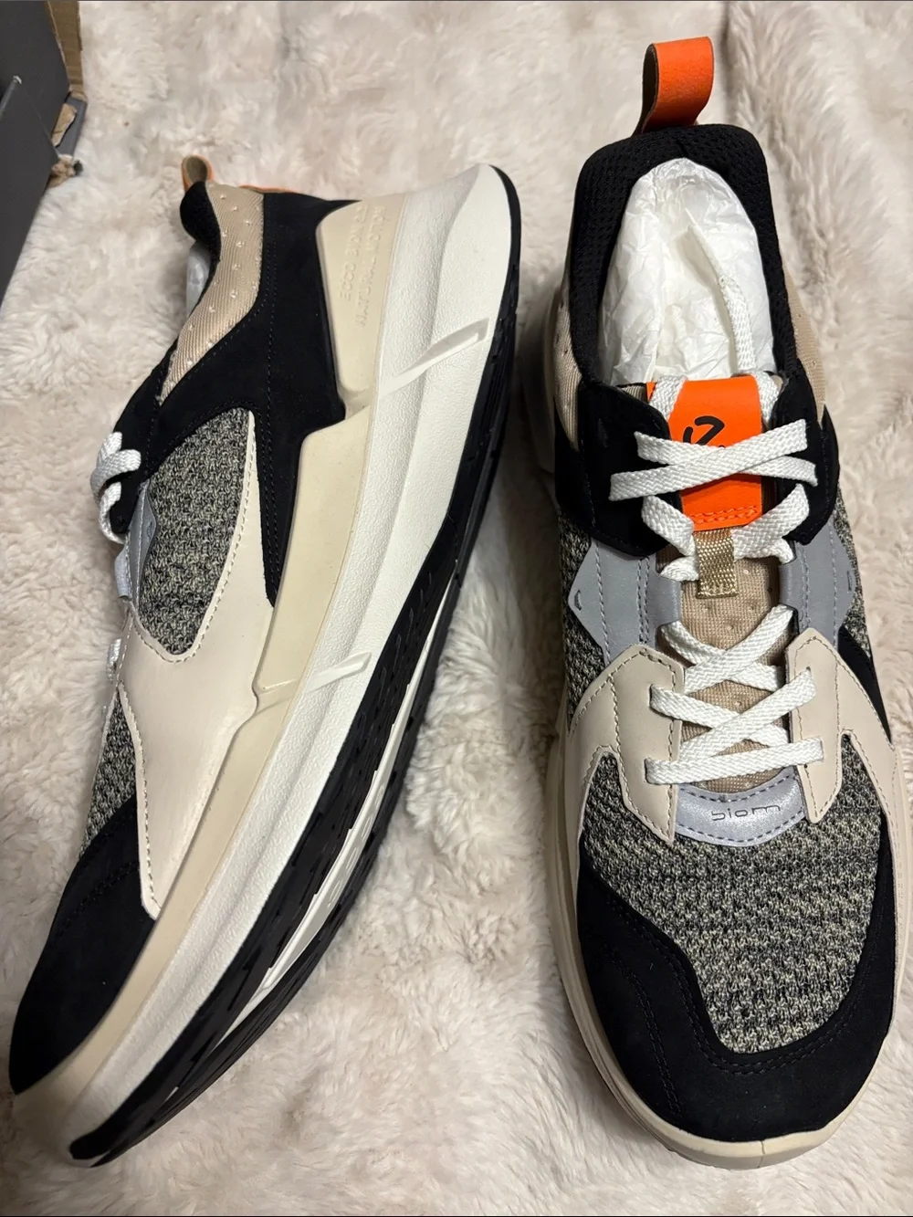 Ecco Men’s Multitone Black, Beige & Orange Casual Sneakers